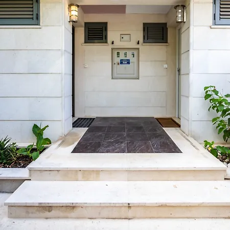 Beautiful Luxury House W Sea View & Outside Space 别墅 斯普利特