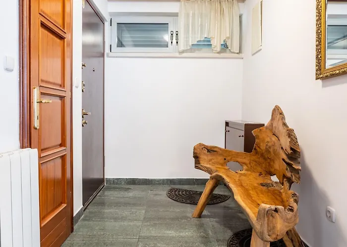 House Sleeps 8 With Balcony Villa Split