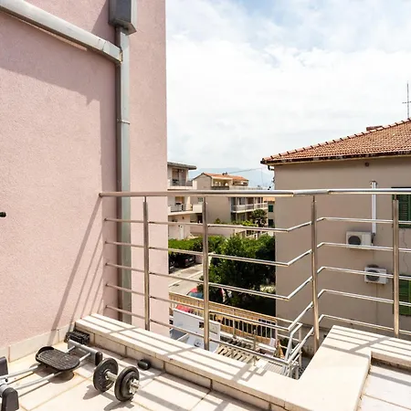 Beautiful luxury house w sea view&outside space