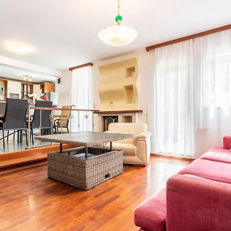 Beautiful luxury house w sea view&outside space *