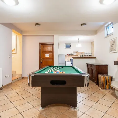 Beautiful luxury house w sea view&outside space