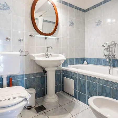 Beautiful luxury house w sea view&outside space Villa