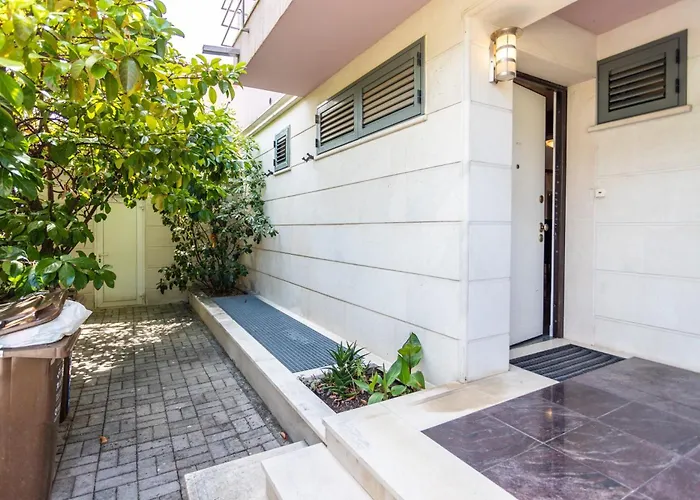 House Sleeps 8 With Balcony * ספליט