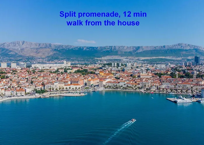 וילה House Sleeps 8 With Balcony ספליט