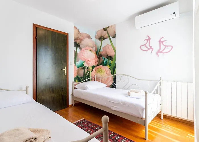 House Sleeps 8 With Balcony וילה ספליט