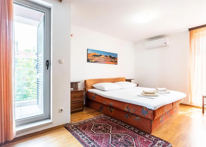 וילה House Sleeps 8 With Balcony ספליט