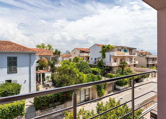 House Sleeps 8 With Balcony * ספליט