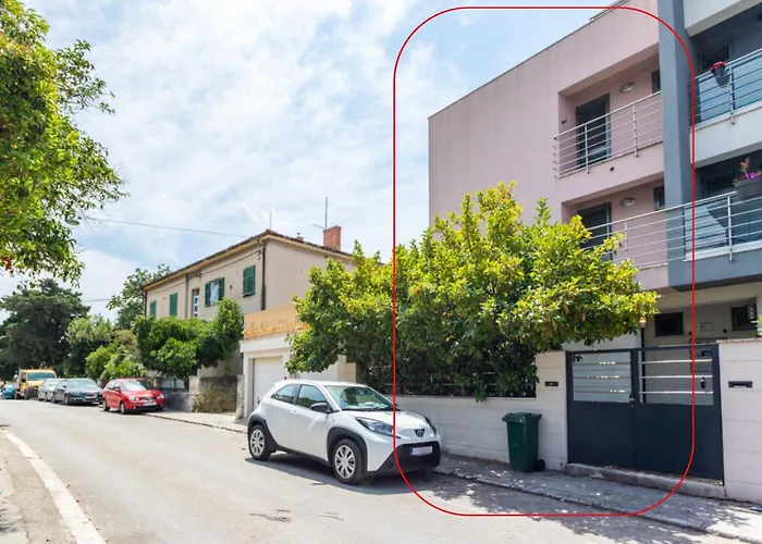 House Sleeps 8 With Balcony ספליט