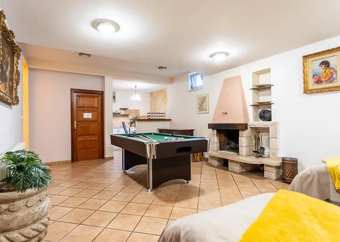 House Sleeps 8 With Balcony וילה ספליט