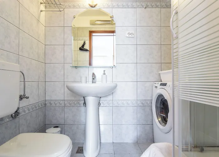 House Sleeps 8 With Balcony וילה