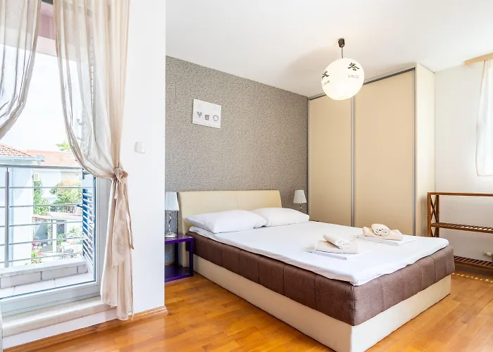 House Sleeps 8 With Balcony ספליט