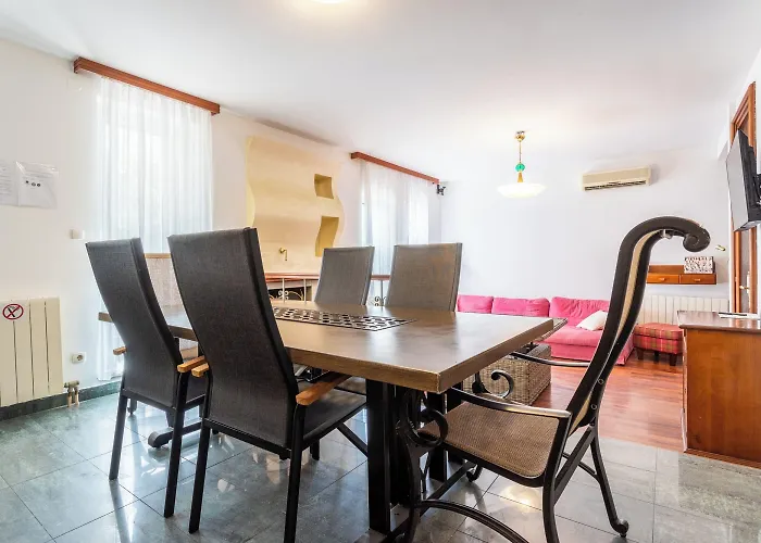 וילה House Sleeps 8 With Balcony *