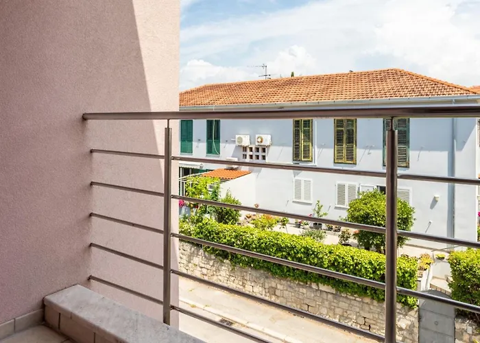 House Sleeps 8 With Balcony Villa *